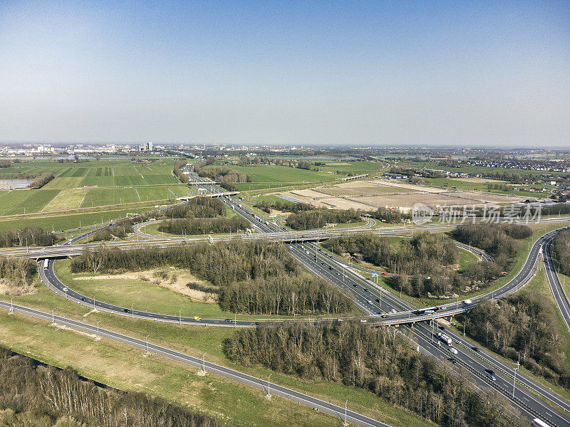 N50/A50和A28高速公路的交汇处